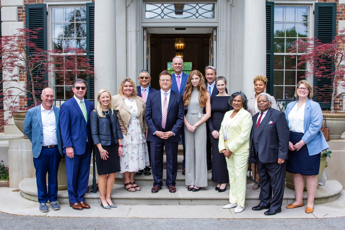 corporate group shot of people outdoors taken by Nashville Corporate Media