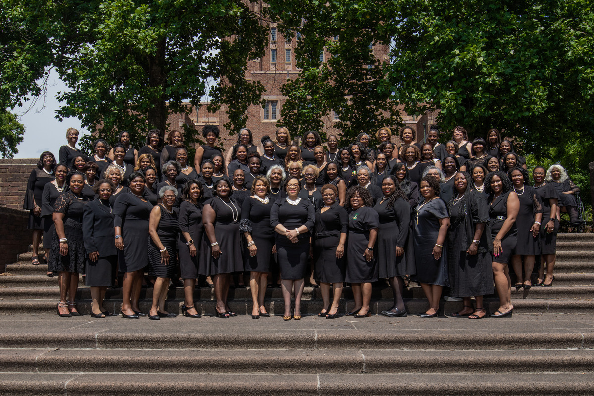 corporate group shot of a large group of African American women taken by Nashville Corporate Media